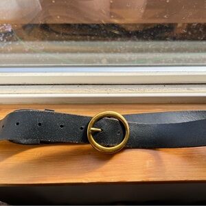 ARITZIA Babaton Black Belt with Gold Hardware. Lightly used. Medium